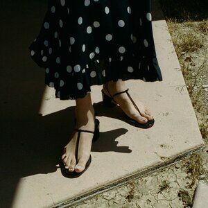 ISO Doen Caterina Sandals, size 5.5 or 6